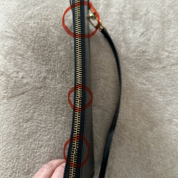 Louis Vuitton Black Epi Leather Pouchette - Picture 5 of 9